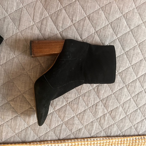 Retro heel faux suede black square toed bootie - Picture 5 of 7